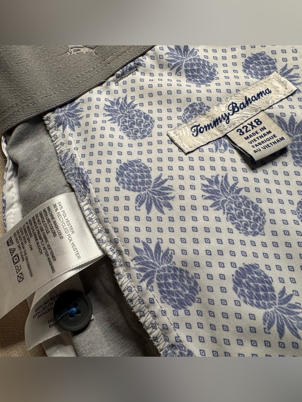 Tommy Bahama Gray Performance Golf Shorts Men's Size 32 Pineapple Pocket Lining